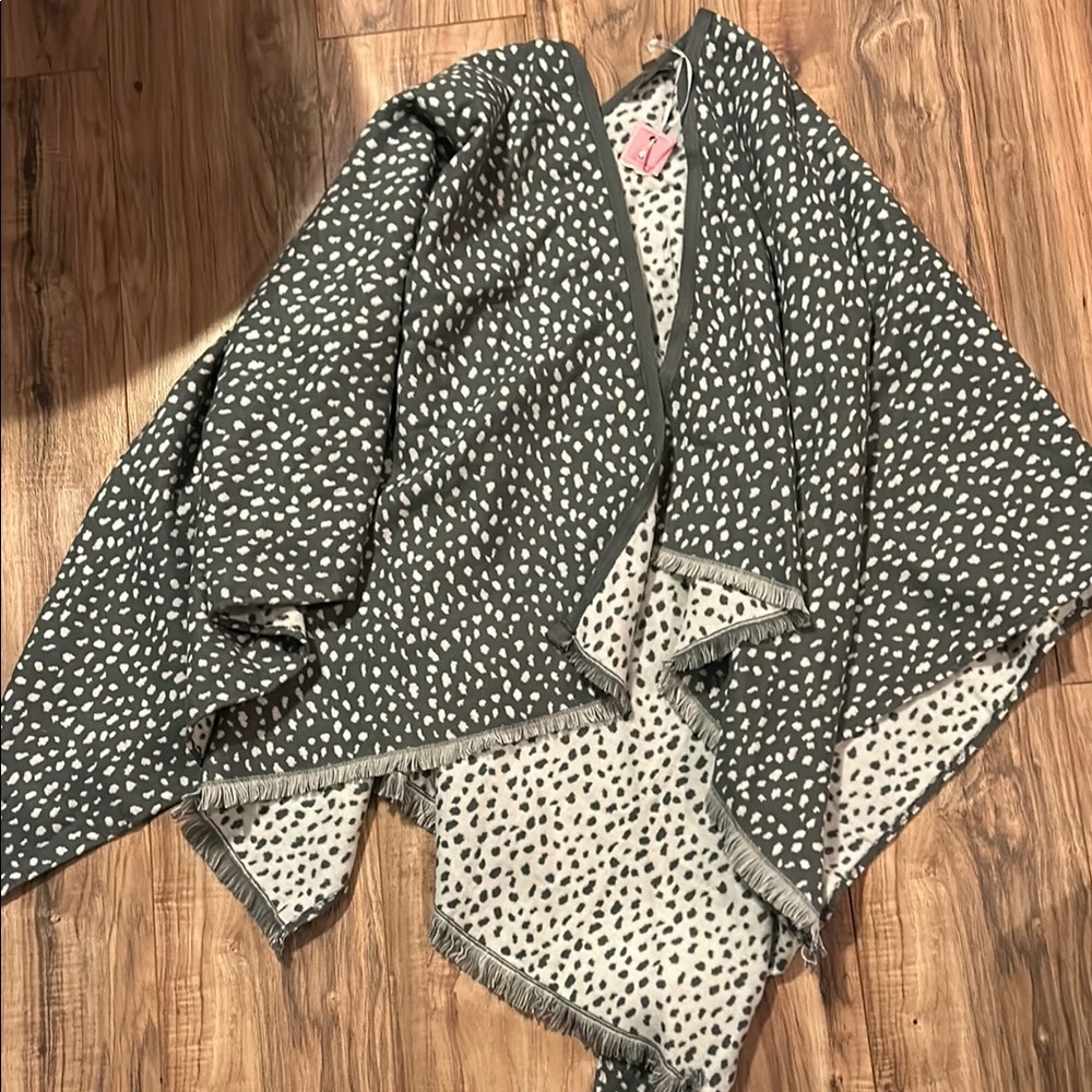 Stylish Green and White Women's Shaw